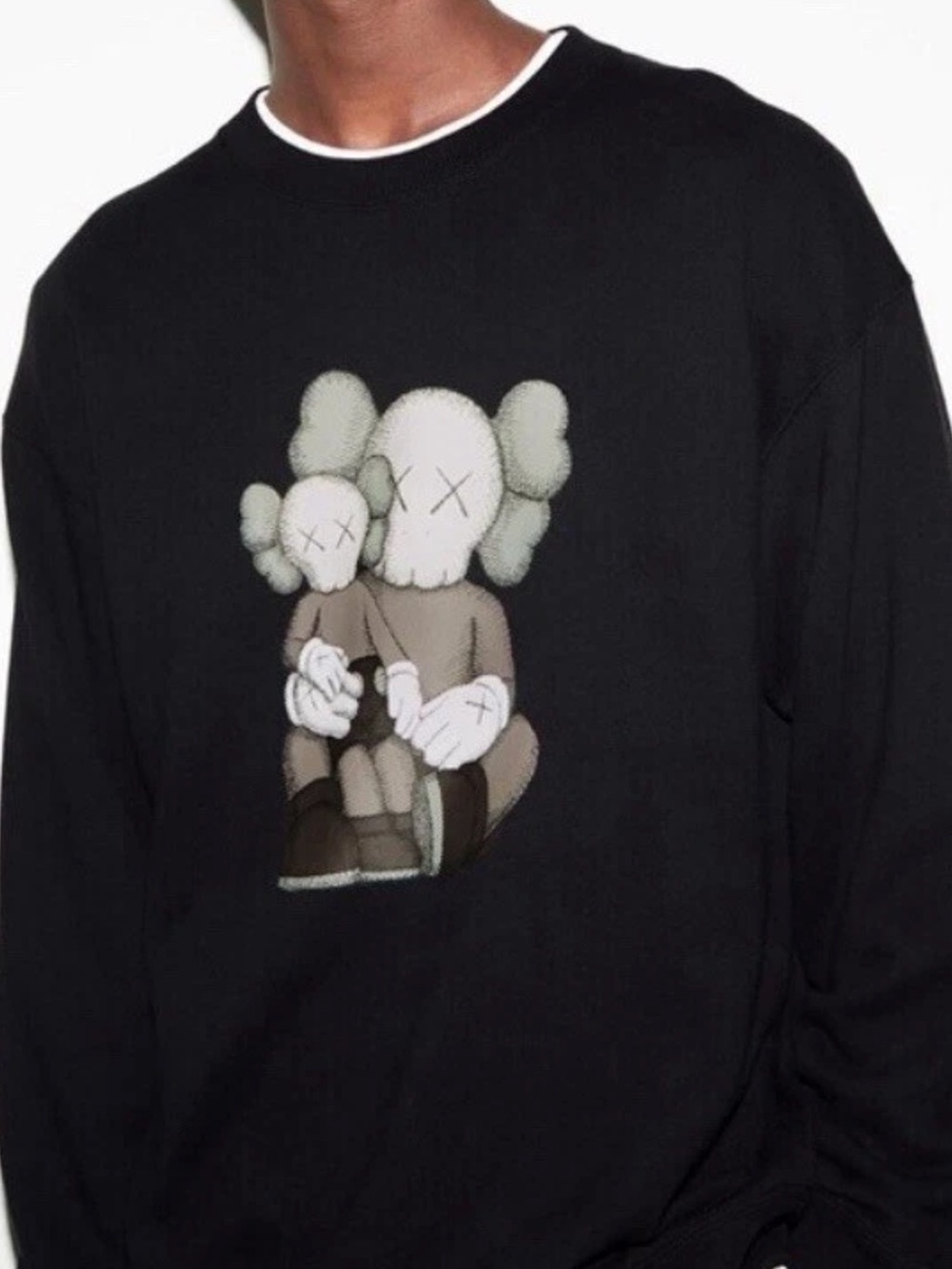 Kaws x Uniqlo crewneck